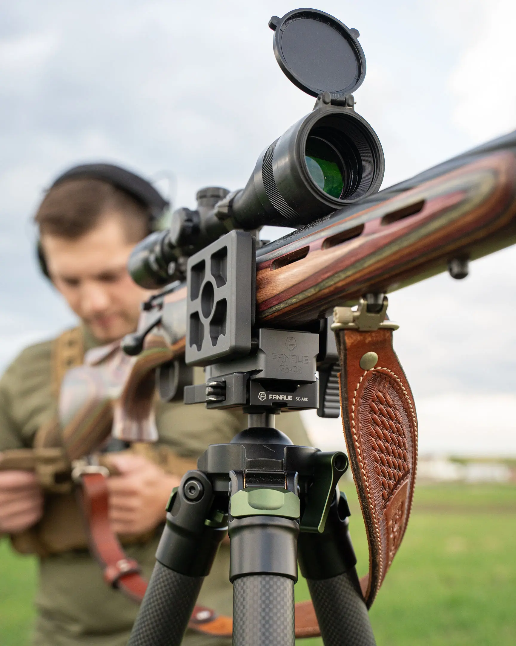 Elevate Your Hunting Experience with the FANAUE GS-02 Arca Swiss Rifle Saddle Mountions_1