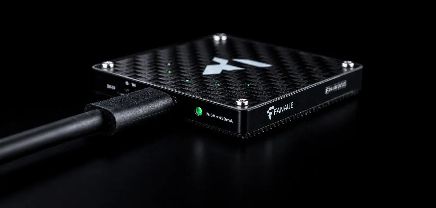 FANAUE 發光士氣章:一款現已在 Kickstarter 群眾募資的可充電碳纖維徽章_4