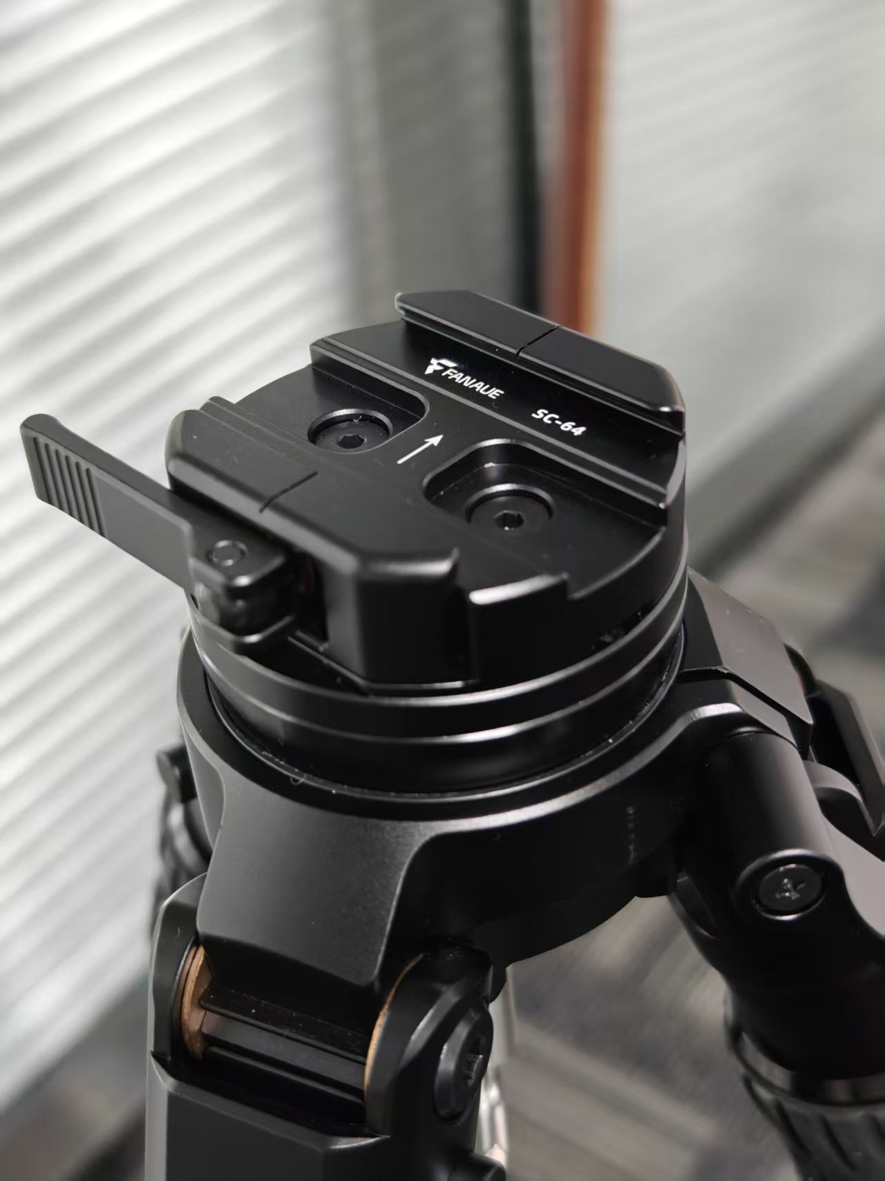 Customer review image for FANAUE HTC-4030A-65 Inverted Carbon Fiber Tripod With 65mm Integrated Half-Ball Leveling Base, 3 Section 25kg Load
