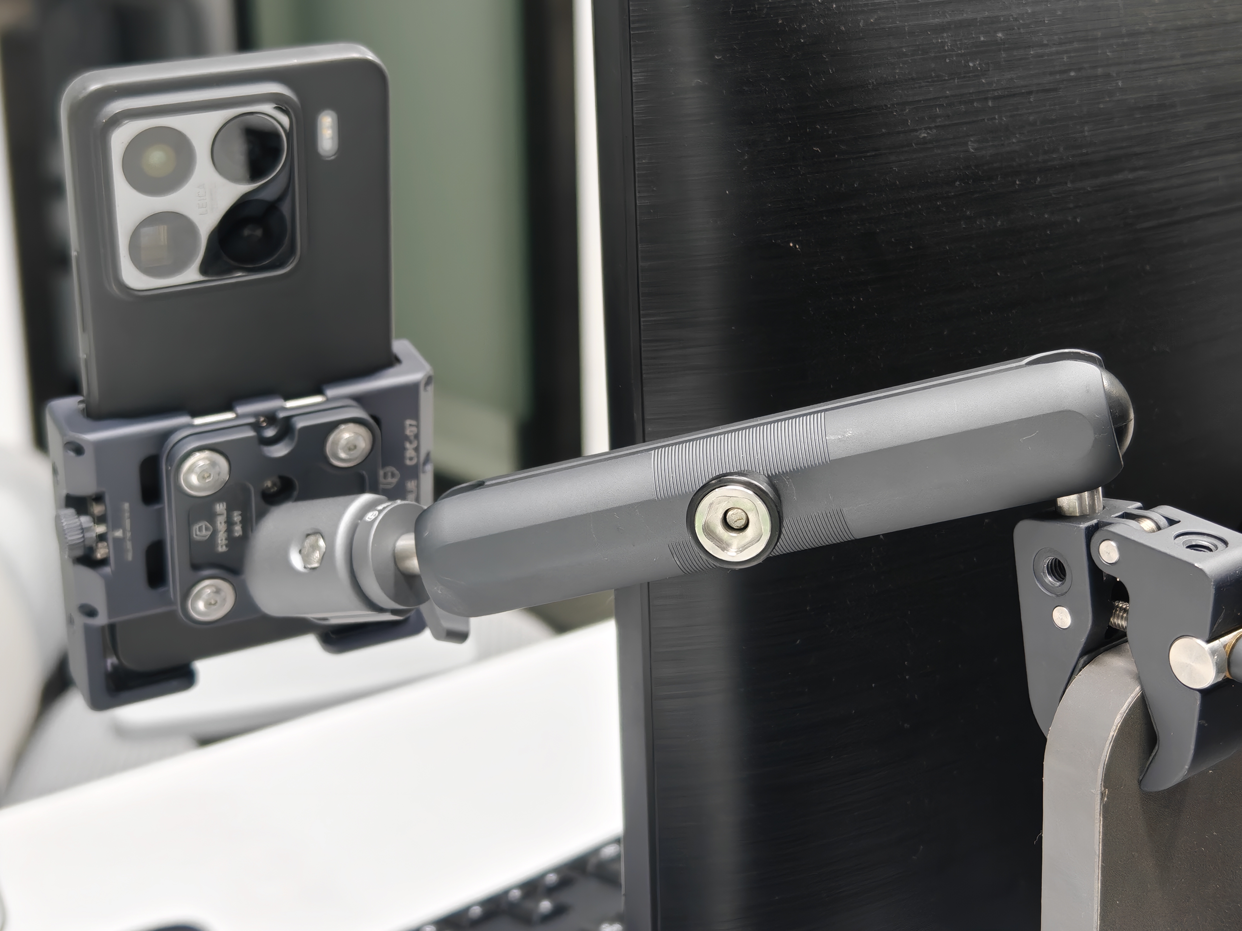 Imagen de reseña de cliente para FANAUE CPC-07SA Universal Phone Holder with 1'' Ball for Smartphones with a Width of 2.3" to 3.4"