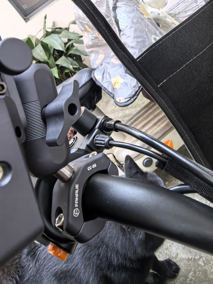 顧客評價圖片： FANAUE 摩托車手機支架，適配5.5-7英寸智能手機，相容RAM支架B尺寸雙插座臂，以及自行車、摩托車手機固定架